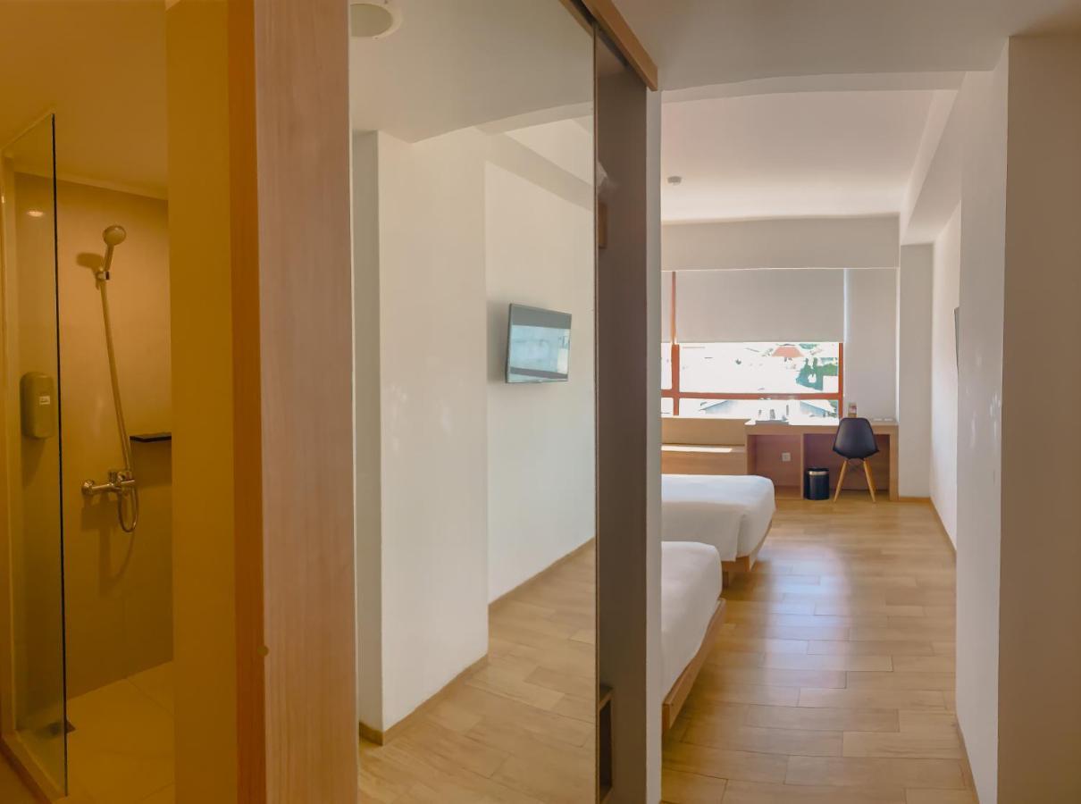Hotel Grand Zuri Kuta Lombok Esterno foto
