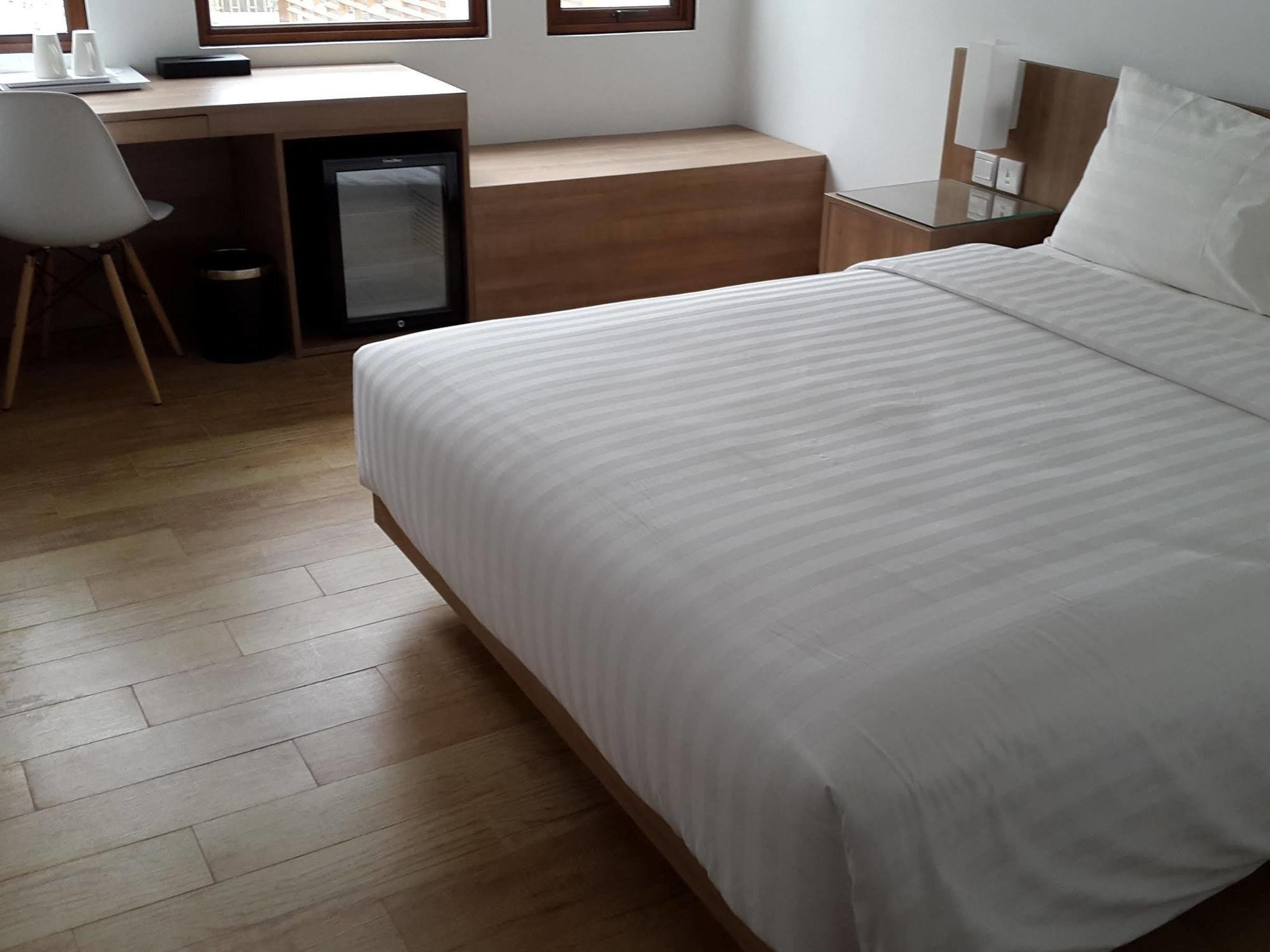Hotel Grand Zuri Kuta Lombok Esterno foto